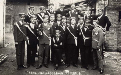 1928